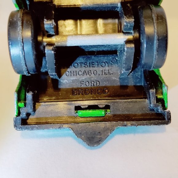 Vintage Tootsietoy Tootsie Ford Bronco XLS 4X4 Diecast 1/48 O Scale Green Bronco - Picture 5 of 6